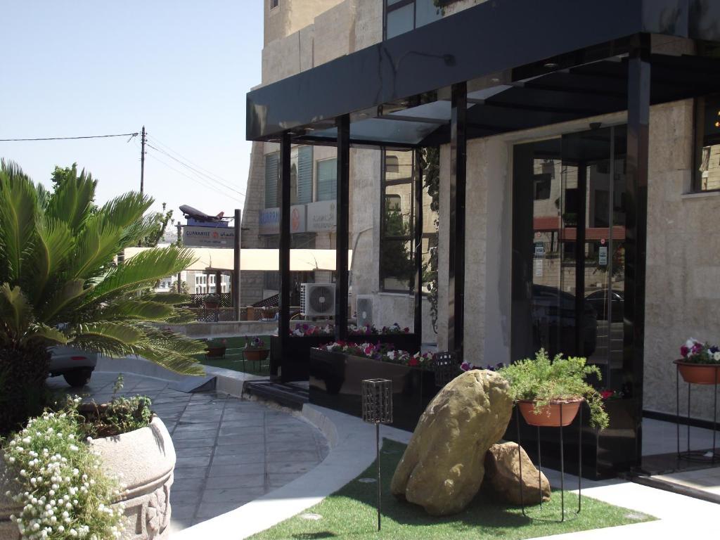 Crystal Suites Amman Exterior photo